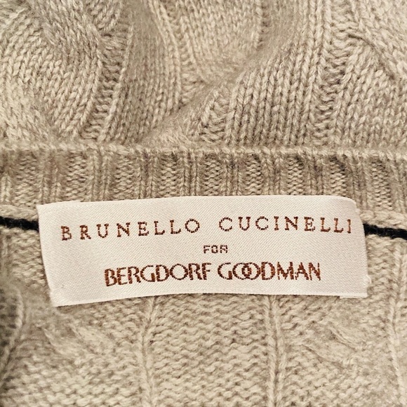 Brunello Cucinelli classic gray cashmere cable knit crew neck sweater. Medium - Picture 3 of 8
